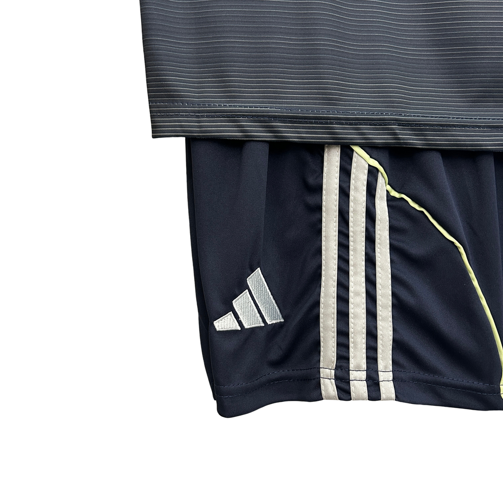 Conjunto Infantil Real Madrid II 2025/26